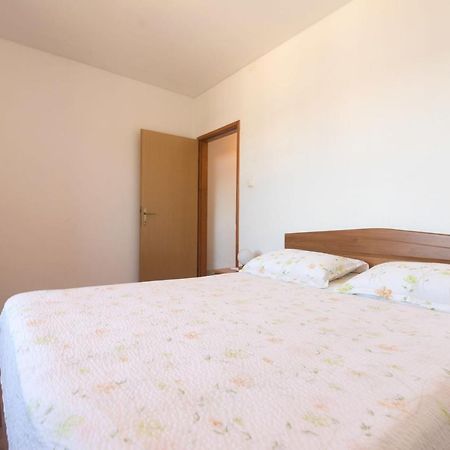 Apartments Jaksa Βις Εξωτερικό φωτογραφία
