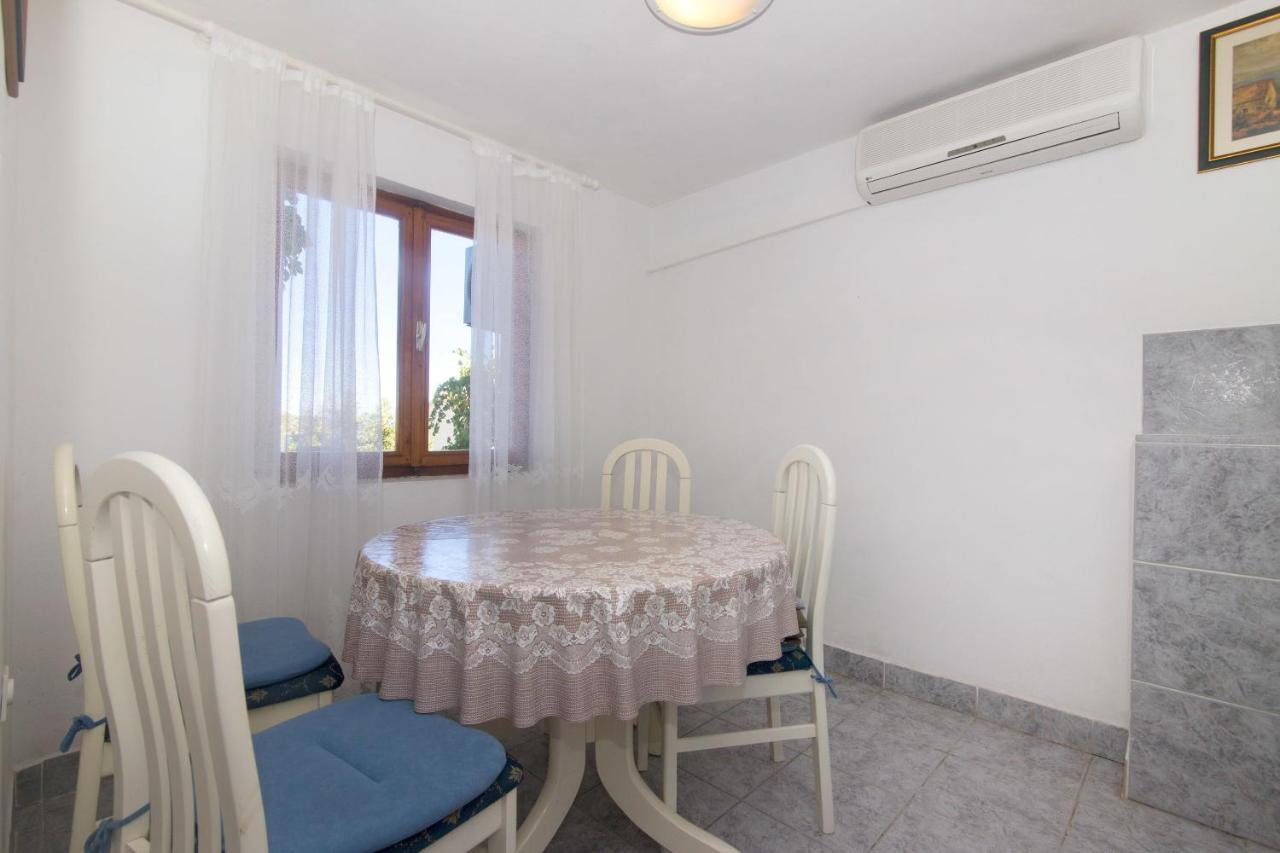 Apartments Jaksa Βις Εξωτερικό φωτογραφία