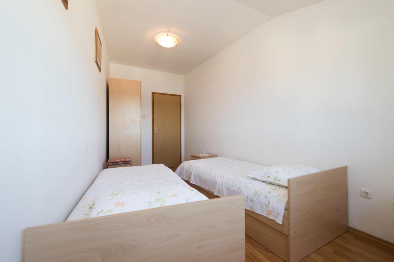 Apartments Jaksa Βις Εξωτερικό φωτογραφία