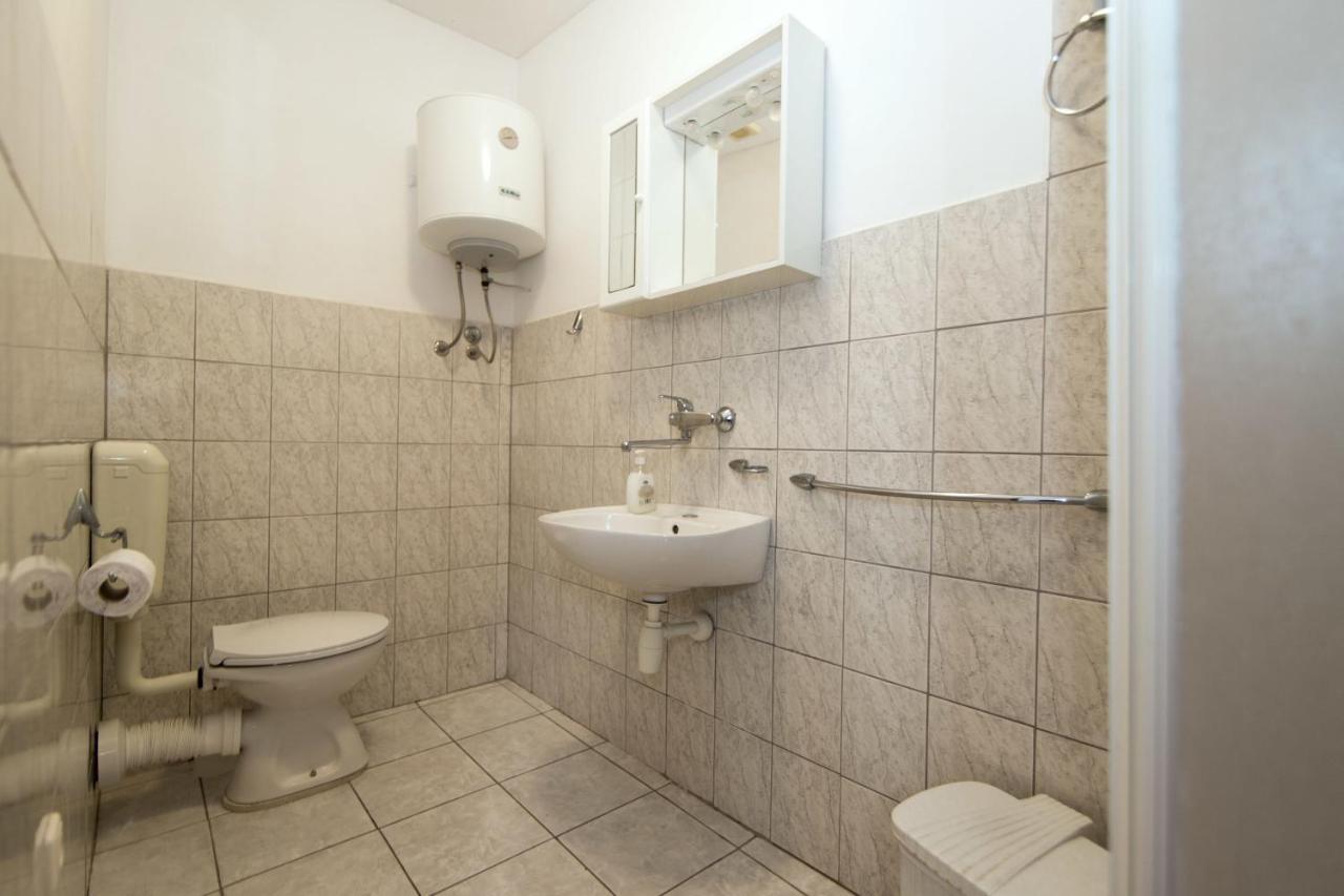 Apartments Jaksa Βις Εξωτερικό φωτογραφία