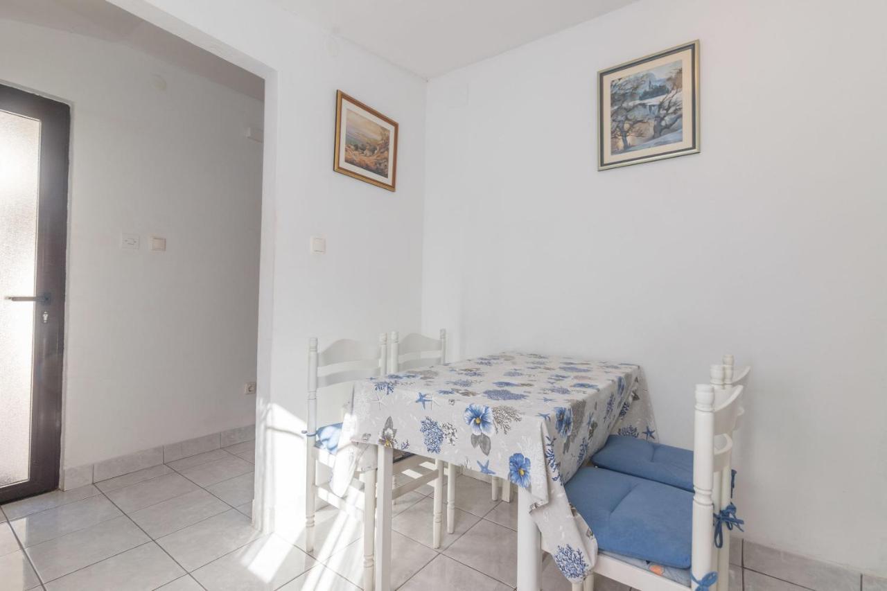 Apartments Jaksa Βις Εξωτερικό φωτογραφία