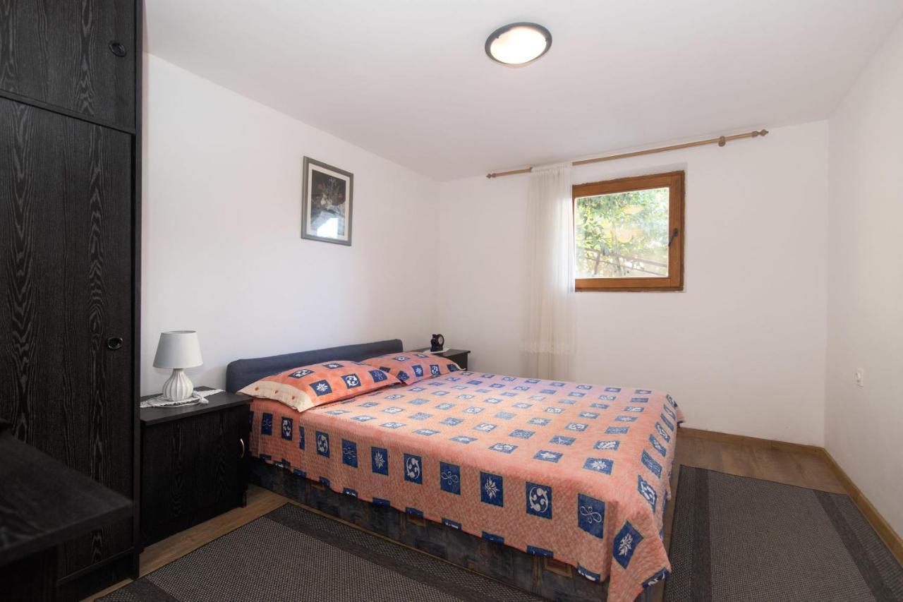 Apartments Jaksa Βις Εξωτερικό φωτογραφία
