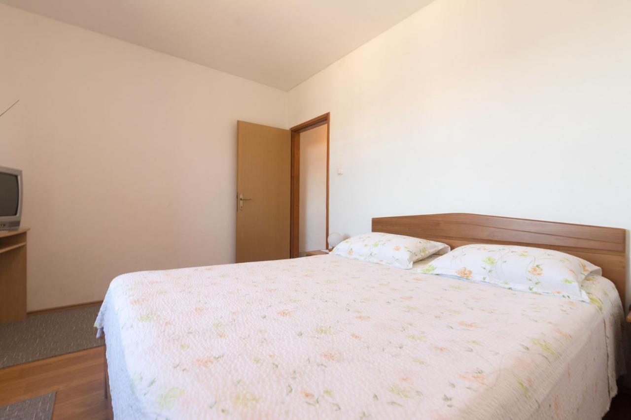 Apartments Jaksa Βις Εξωτερικό φωτογραφία