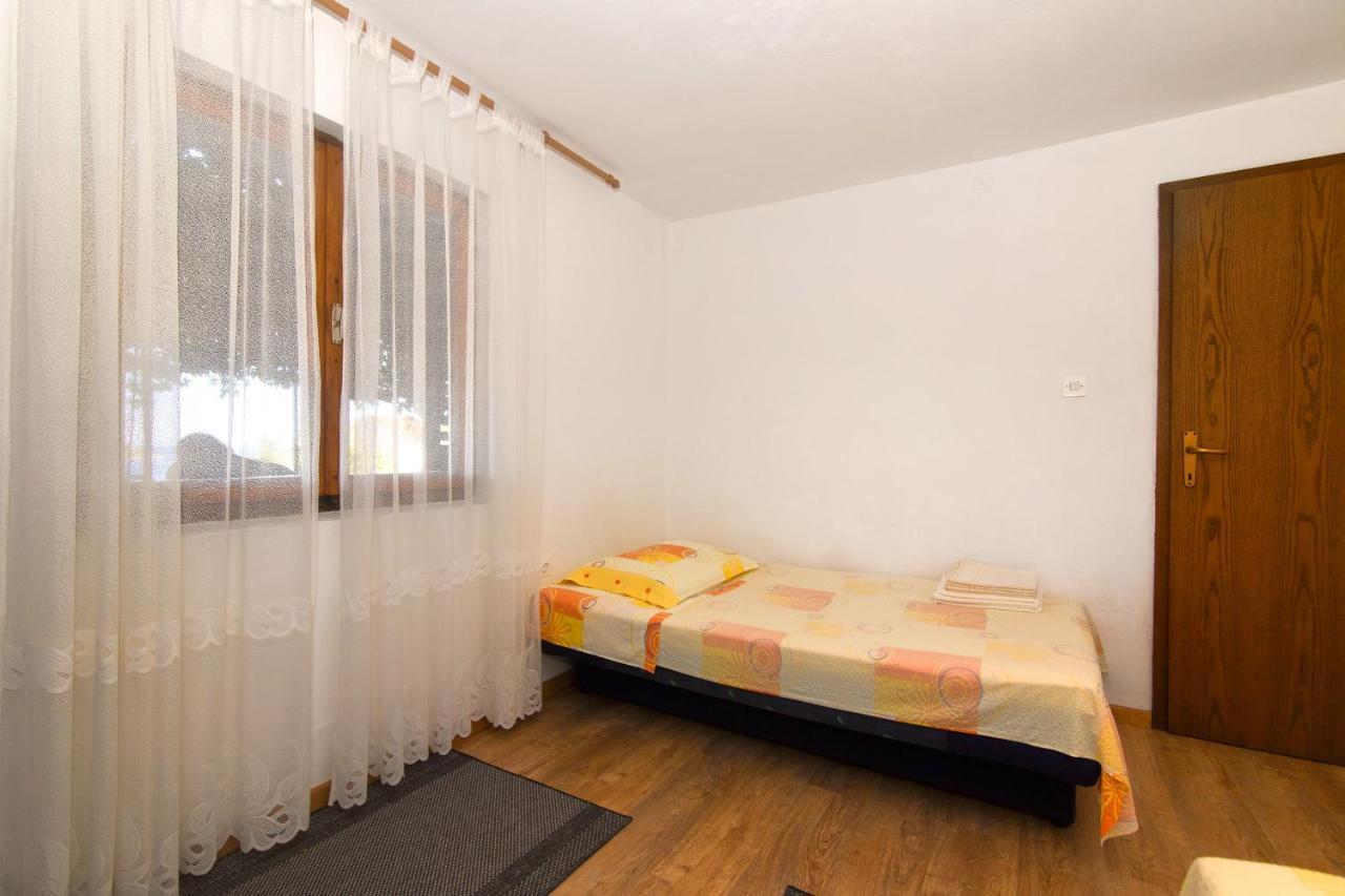 Apartments Jaksa Βις Εξωτερικό φωτογραφία