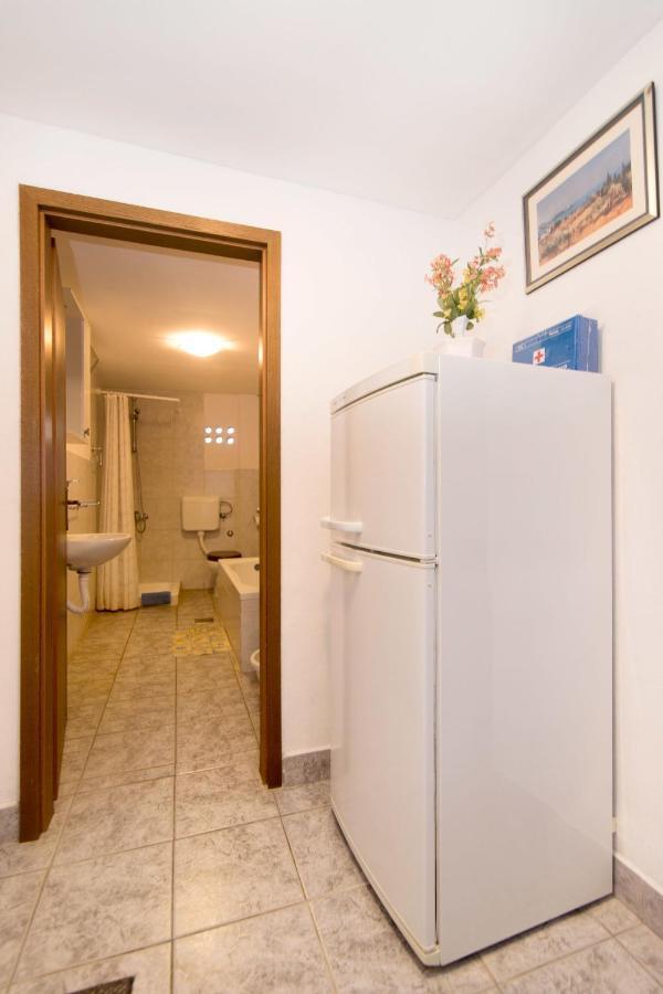 Apartments Jaksa Βις Εξωτερικό φωτογραφία